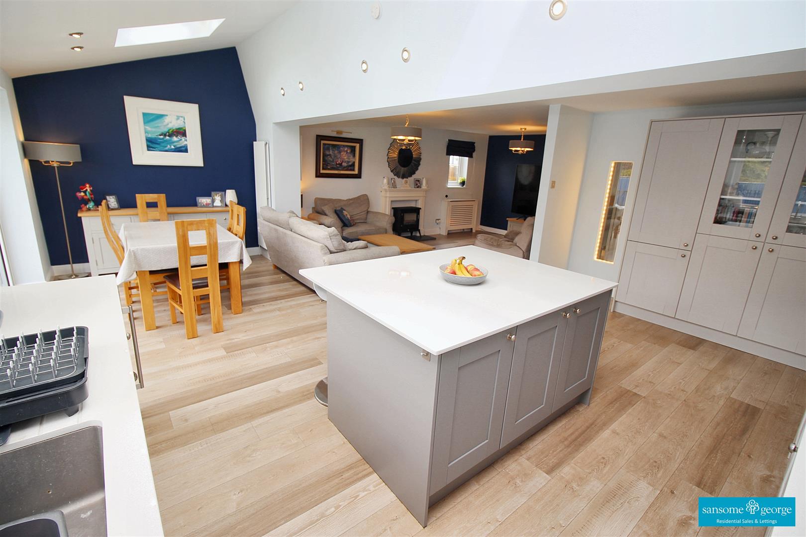Farmiloe Close, Purley On Thames, Reading